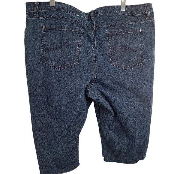 Women's Plus Size Bermuda Stretch Raw Hem Denim Shorts - Picture 2 of 5